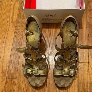 Vintage Coach Joanne pebble metallic high heel shoes. Women’s size 7.